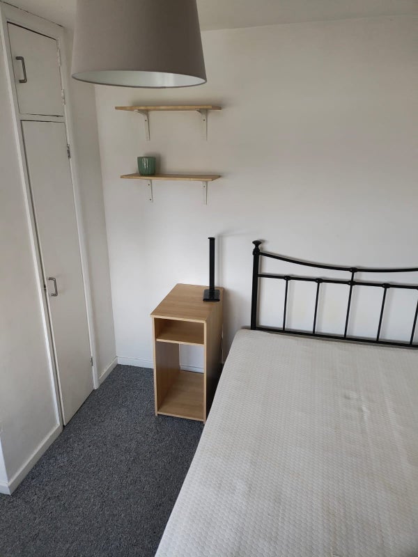Large Room walk to Uni/Research Park/Hospital - student accommodation in Guildford - img_2