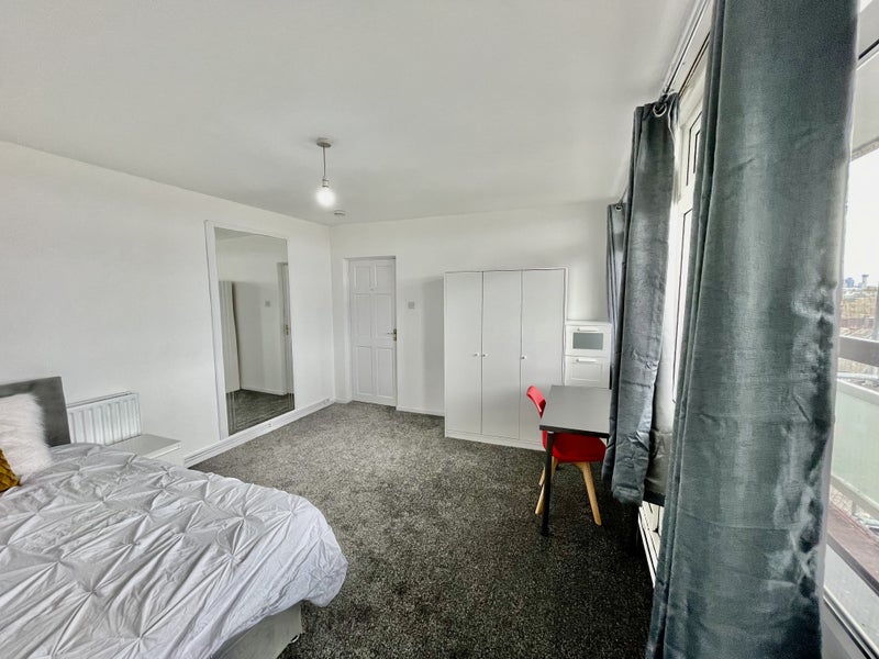 Large Room With Balcony In Amazing Location - student accommodation in Clapham - img_5
