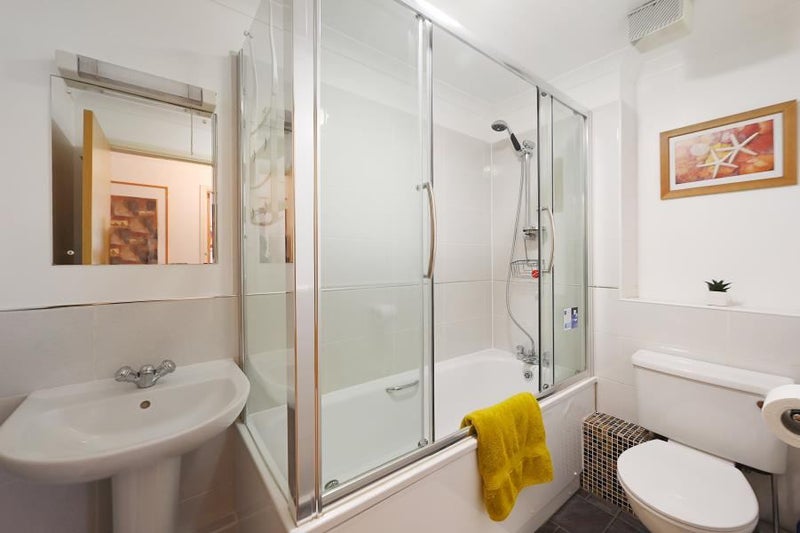 Large Room With Balcony In Amazing Location - student accommodation in Clapham - img_7