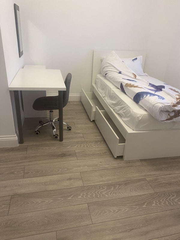 Large room - student accommodation in Camden - img_2