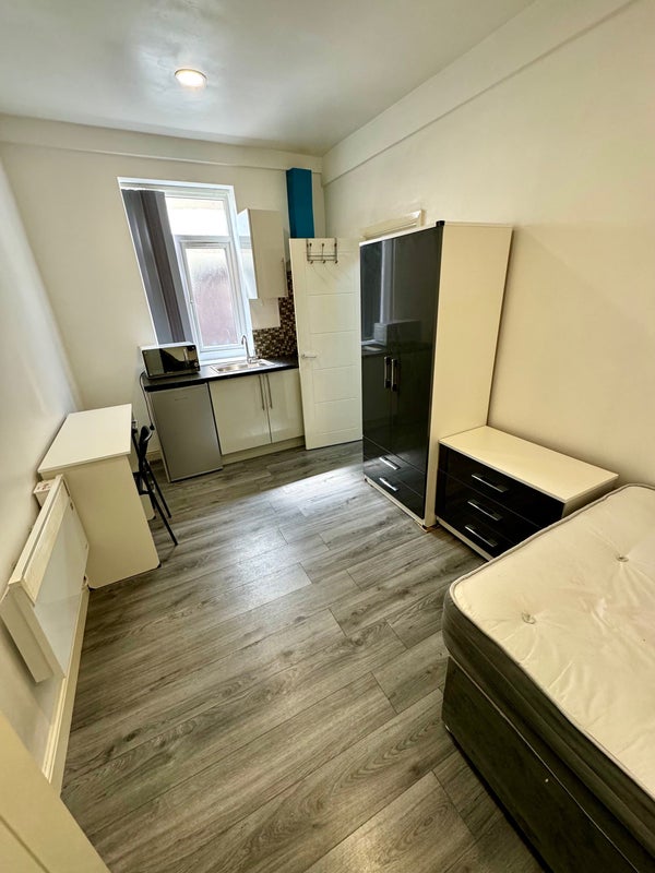 Large Studios for Students All Bills Included - student accommodation in Coventry - img_4