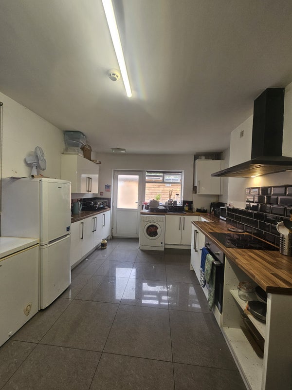 4 Double En-Suite Bedrooms Available For Rent student accommodation in Aigburth - img_1