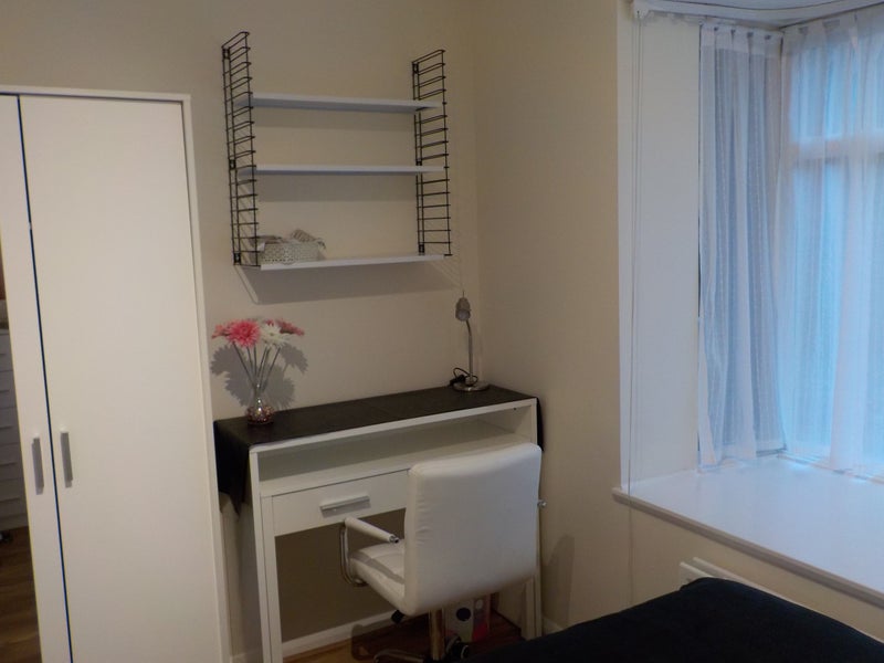 Last Room, New Carpet/Decoration, Clean/Quiet Home - student accommodation in Guildford - img_7