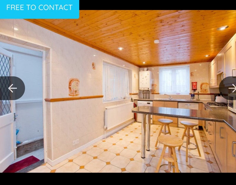 Looking for one female flat mate - student accommodation in Canning Town - img_4