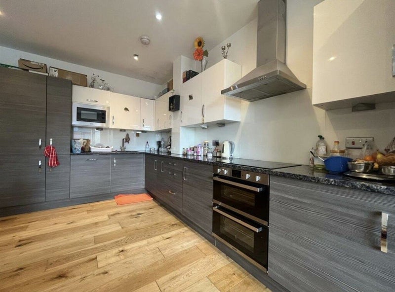 Lovely 2bdrm flat in Hayes with private parking. - student accommodation in Hayes - img_5