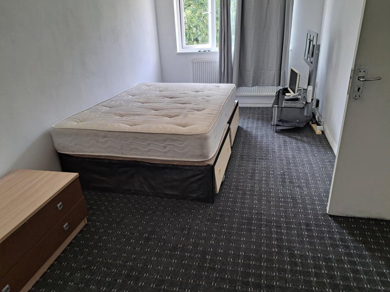 Lovely bedrooms available to rent - student accommodation in Peterborough - img_3