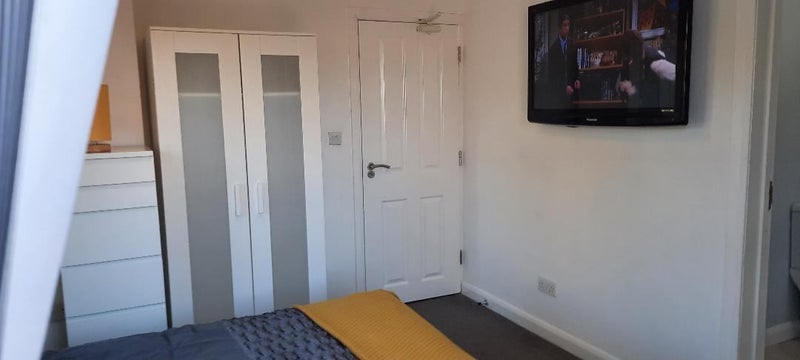 Lovely bright room with en suite, No Deposit - student accommodation in Slough - img_1