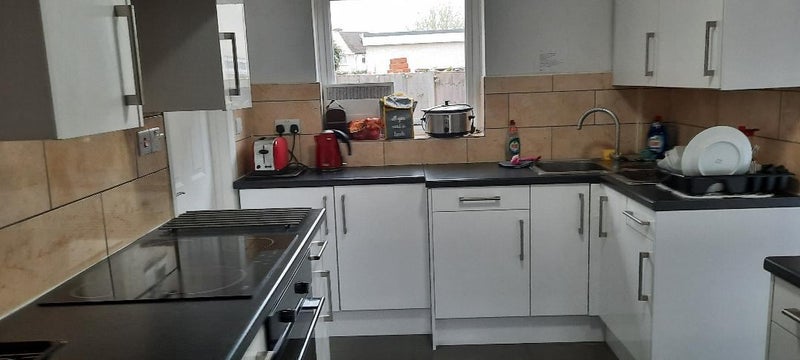 Lovely bright room with en suite, No Deposit - student accommodation in Slough - img_7