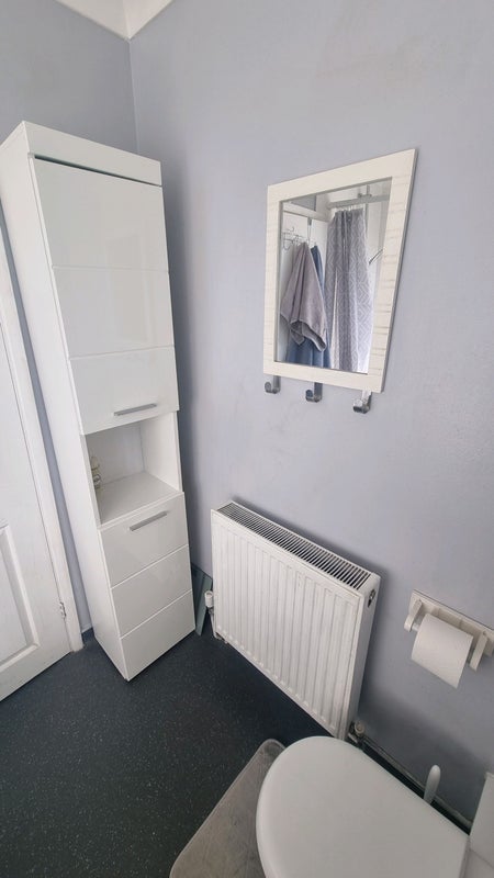 One kingsize bedroom with own kitchen and bathroom student accommodation in Romford - img_4