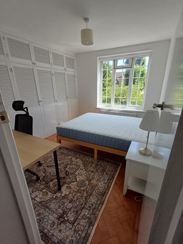 Short term room available student accommodation in Finchley - img_6