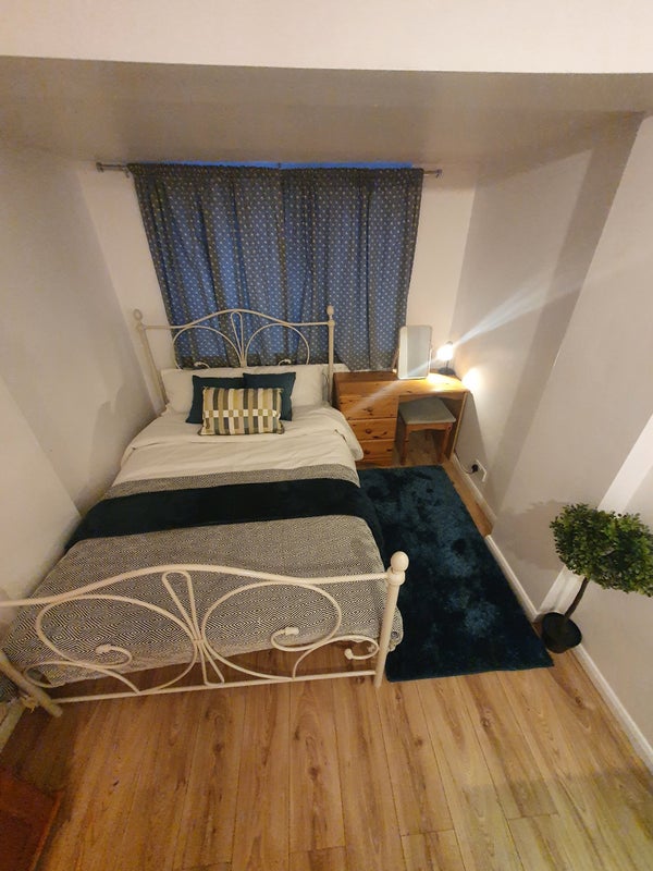 Double room available student accommodation in Greenford - img_6
