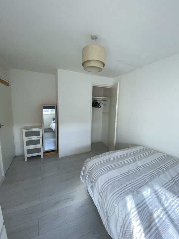 Lovely Double Room to rent in Brentford House - student accommodation in Brentford - img_1