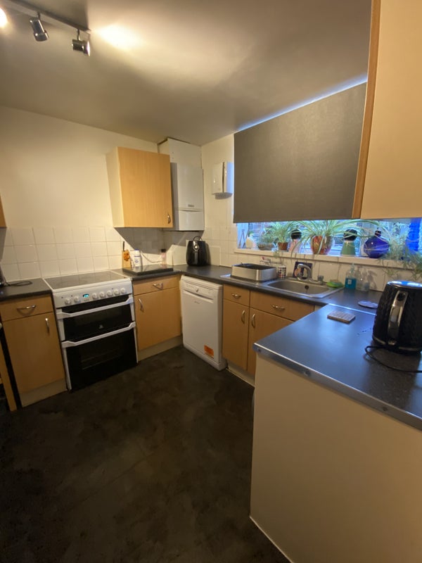 Lovely Double Room to rent in Brentford House - student accommodation in Brentford - img_4