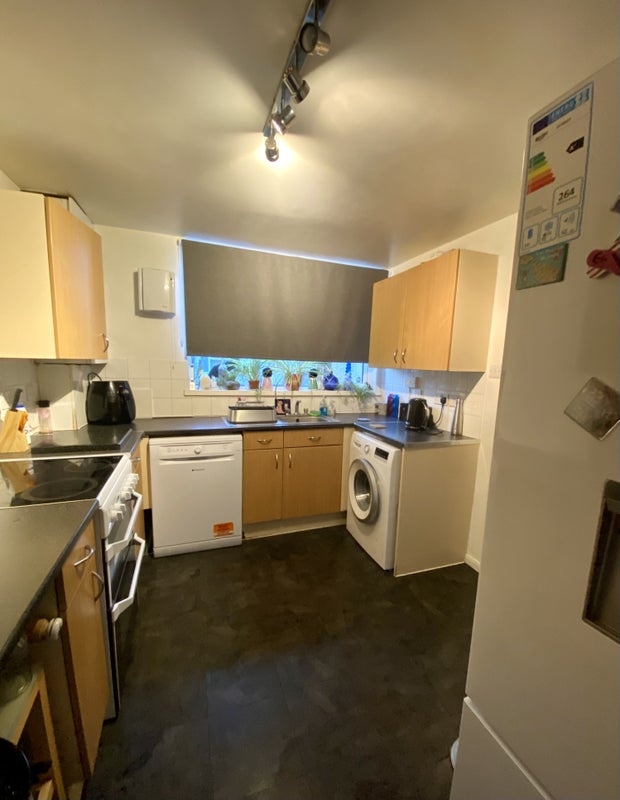 Lovely Double Room to rent in Brentford House - student accommodation in Brentford - img_3