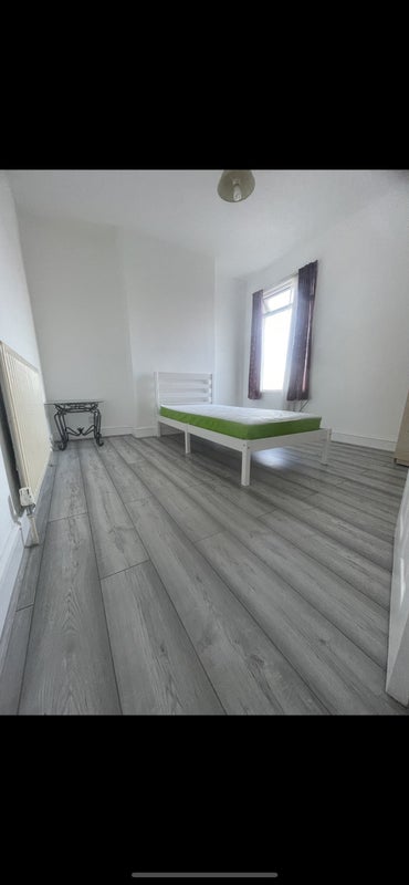 2 Double bedrooms - looking for 2 Friends/Siblings student accommodation in Plumstead - img_2