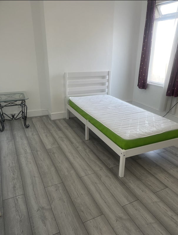 2 Double bedrooms - looking for 2 Friends/Siblings student accommodation in Plumstead - img_6