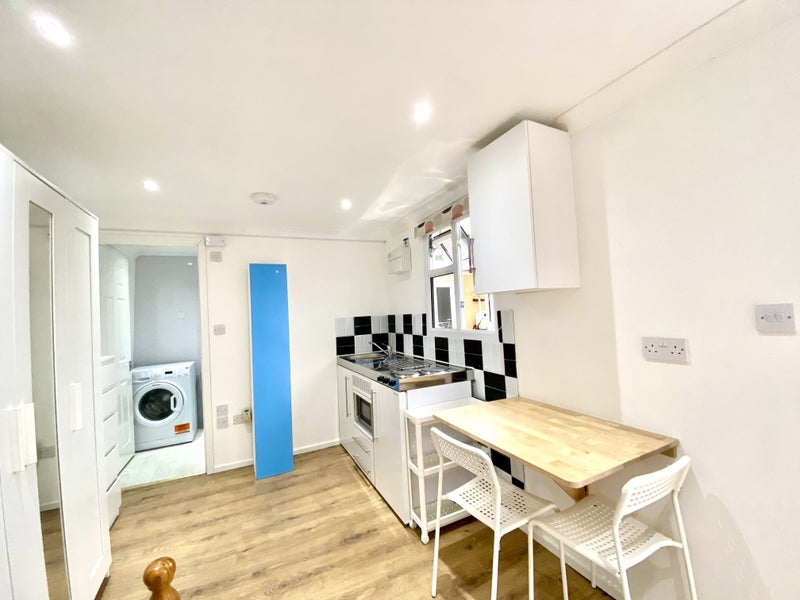 Lovely Garden Studio - student accommodation in Wembley - img_2