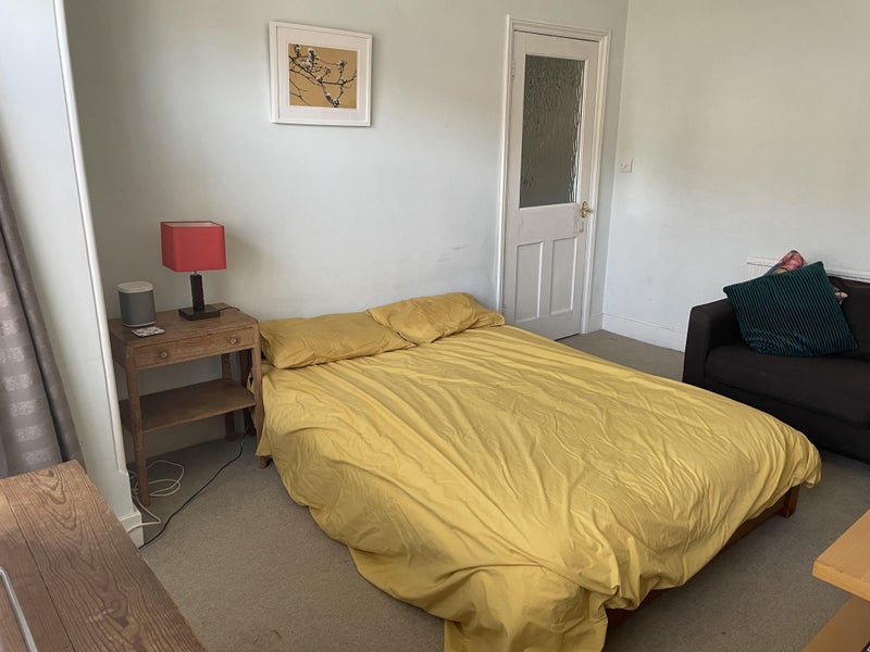 Lovely large room near Carshalton Park - student accommodation in Carshalton - img_1