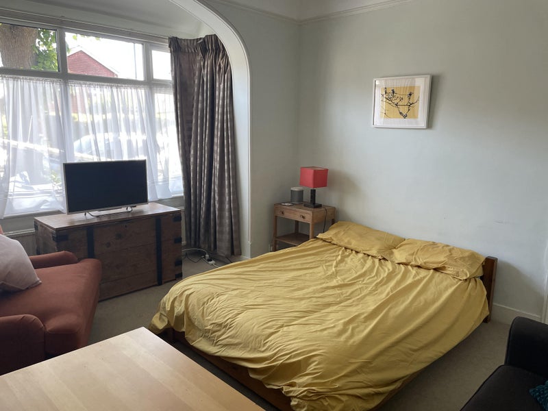 Lovely large room near Carshalton Park - student accommodation in Carshalton - img_3