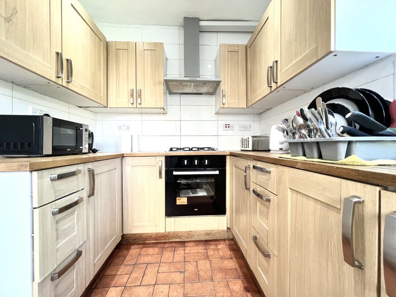 Lovely Room Available - student accommodation in Thornton Heath - img_3