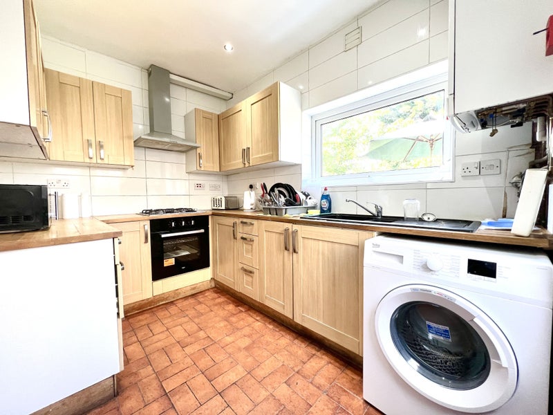 Lovely Room Available - student accommodation in Thornton Heath - img_5