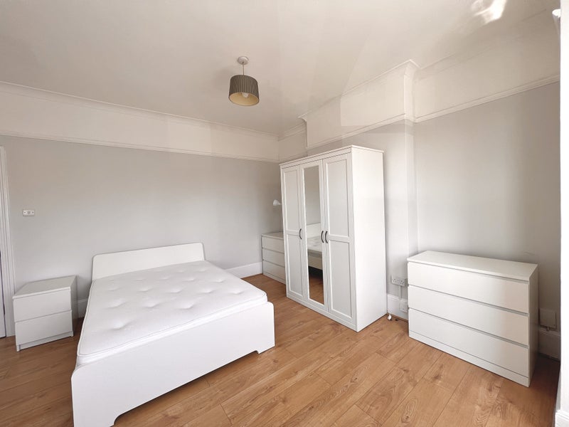 Lovely Room Available - student accommodation in Thornton Heath - img_11
