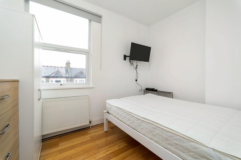 Lovely SIngle Room TV 2Baths Cleaner Bills Incl - student accommodation in Shepherds Bush - img_1