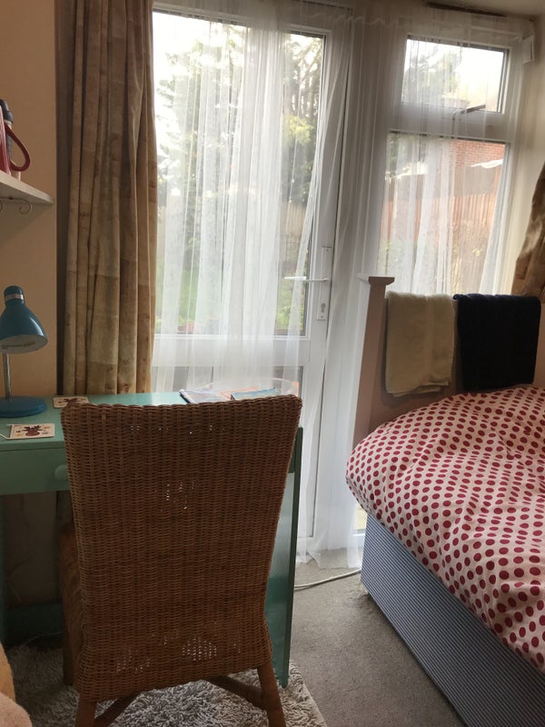 Lovely Small Room In The Family House Desirable - student accommodation in Kingston Upon Thames - img_1