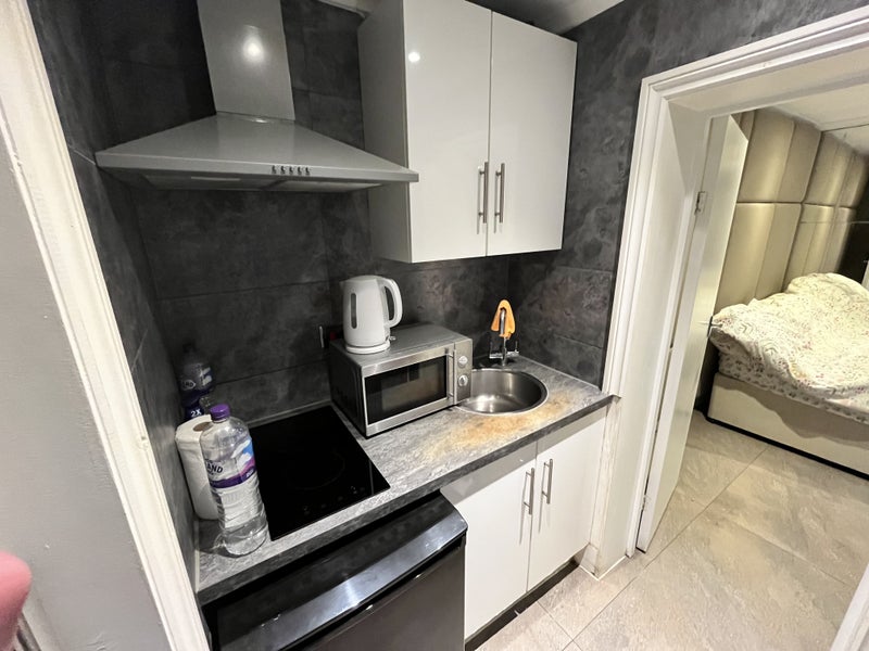 Lower Ground Studio Flat - Wi-Fi & Water Included - student accommodation in Bayswater - img_4