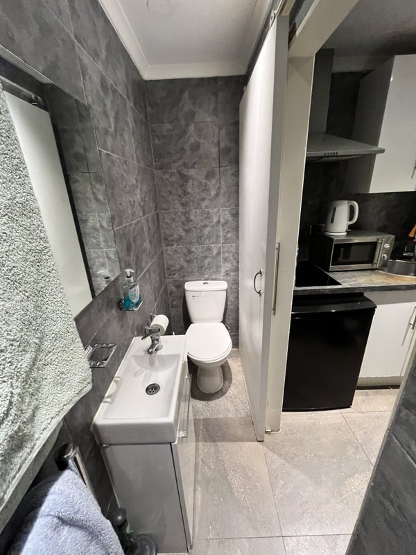 Lower Ground Studio Flat - Wi-Fi & Water Included - student accommodation in Bayswater - img_5