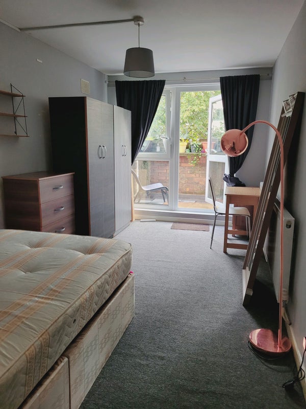 Lrg Double Room with balcony (max 1yr) - student accommodation in Islington - img_2