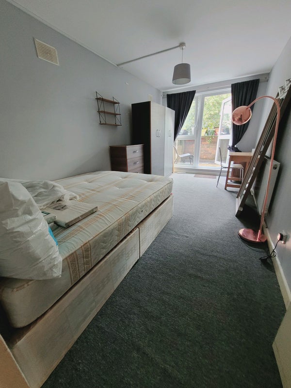 Lrg Double Room with balcony (max 1yr) - student accommodation in Islington - img_1