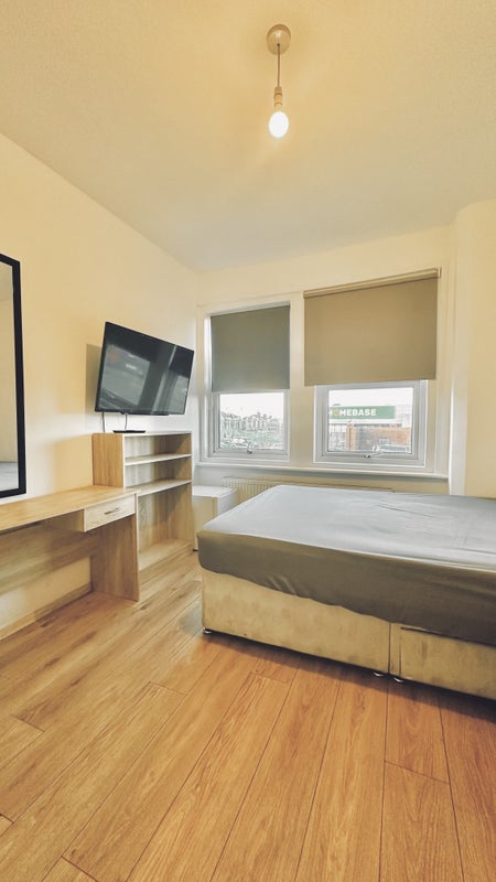 Luxurious Double Room For Rent Branksome BH14 - student accommodation in United Kingdom - img_2