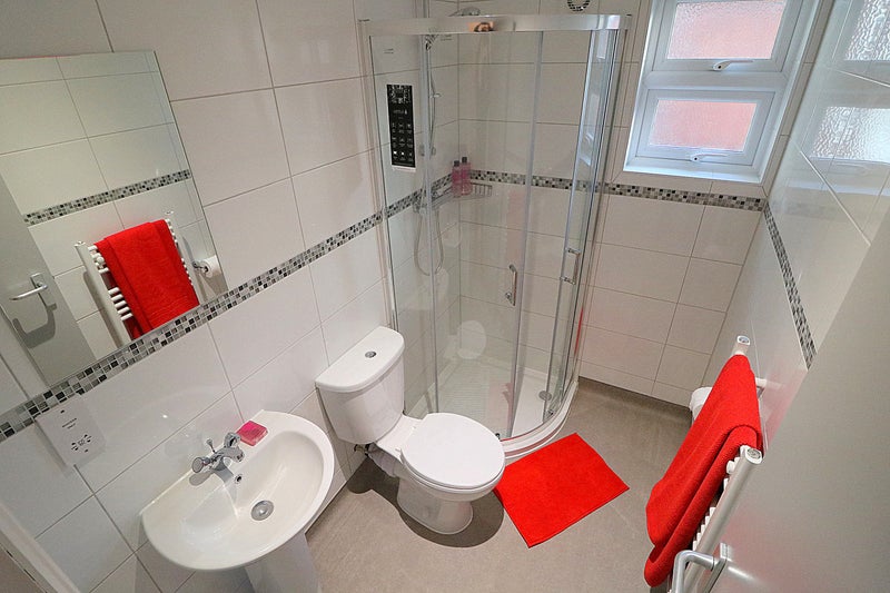 Luxurious Ensuite Room In Town  Centre - student accommodation in Bedford - img_1