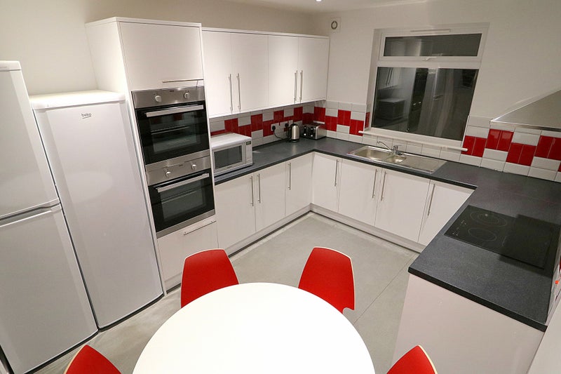 Luxurious Ensuite Room In Town  Centre - student accommodation in Bedford - img_2