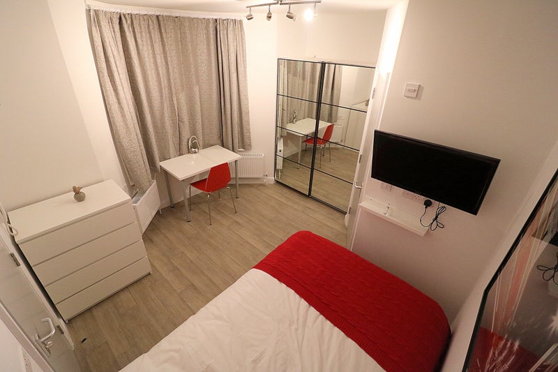 Luxurious Ensuite Room In Town  Centre - student accommodation in Bedford - img_3