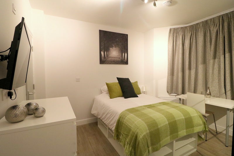Luxurious Ensuite Room In Town  Centre - student accommodation in Bedford - img_4