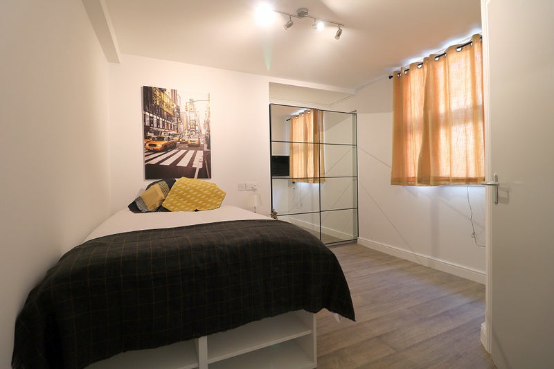 Luxurious Ensuite Room In Town  Centre - student accommodation in Bedford - img_7