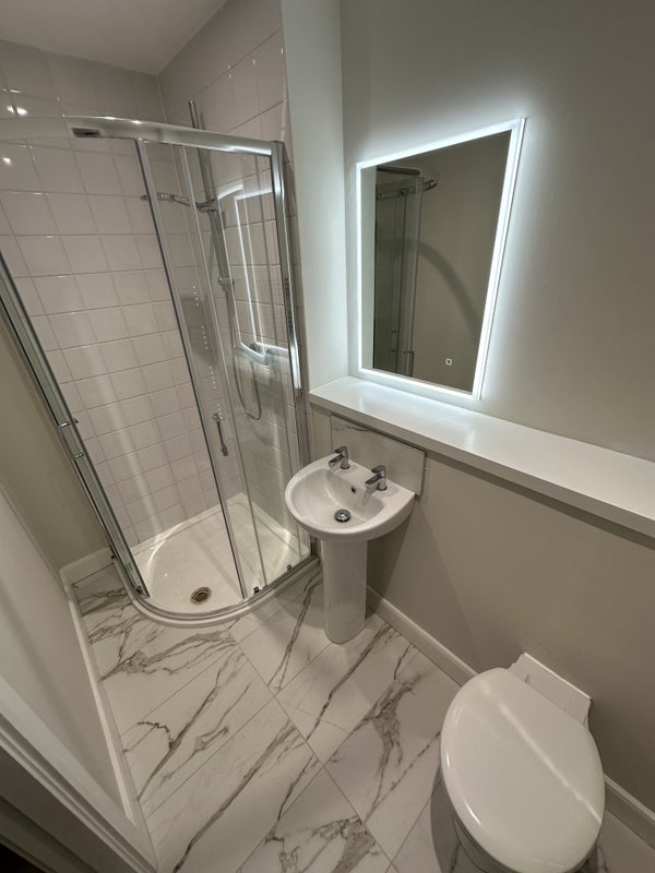 " Luxury 2Bed Apartment Belfast City Center BT1 " - student accommodation in Belfast - img_6