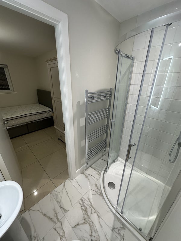 " Luxury 2Bed Apartment Belfast City Center BT1 " - student accommodation in Belfast - img_10