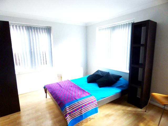Luxury 3 bed-2 bath, Terrace overlooking Canal, E2 - student accommodation in London E2 - img_2