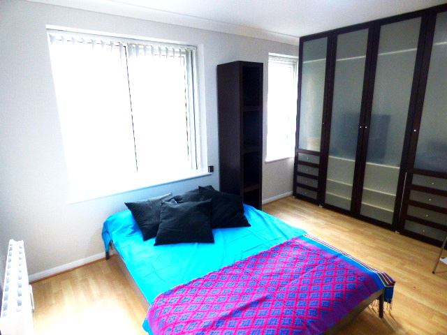 Luxury 3 bed-2 bath, Terrace overlooking Canal, E2 - student accommodation in London E2 - img_3