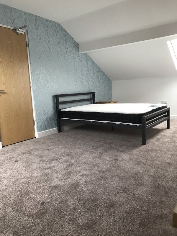 Luxury Double En-suite room - student accommodation in Telford - img_4