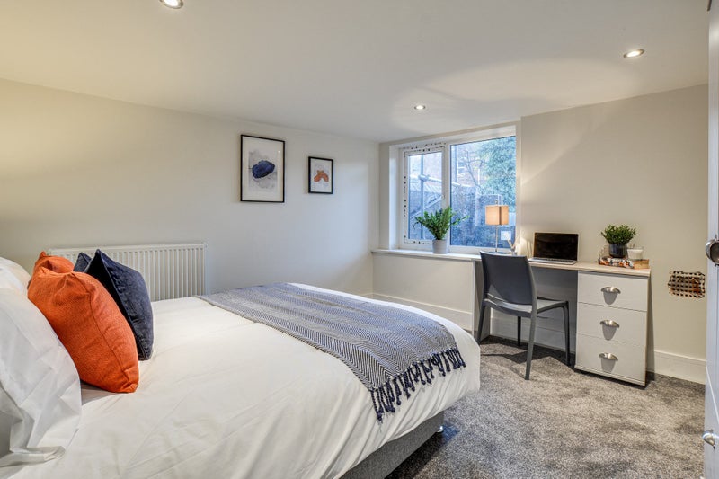 Looking for someone to take over a room in a 3 bed student accommodation in Burley - img_6