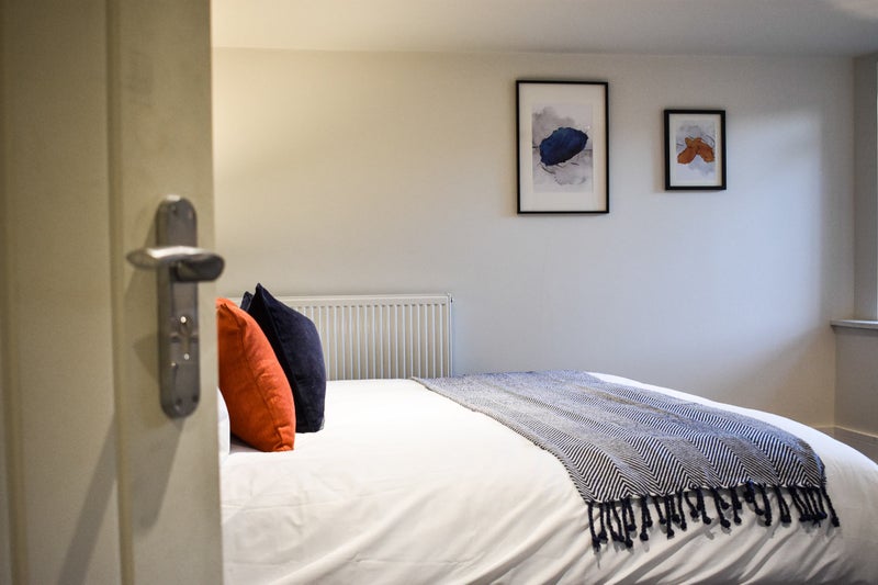Looking for someone to take over a room in a 3 bed student accommodation in Burley - img_9
