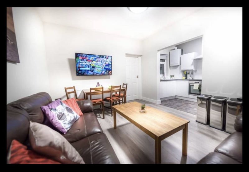 Luxury Modern Professional House Share Leeds - student accommodation in Leeds - img_1