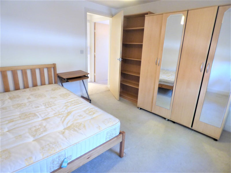 Luxury three bed flat with Terrace and Parking, E1 - student accommodation in Leytonstone - img_4