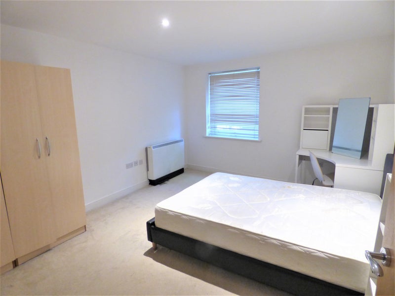 Luxury three bed flat with Terrace and Parking, E1 - student accommodation in Leytonstone - img_9