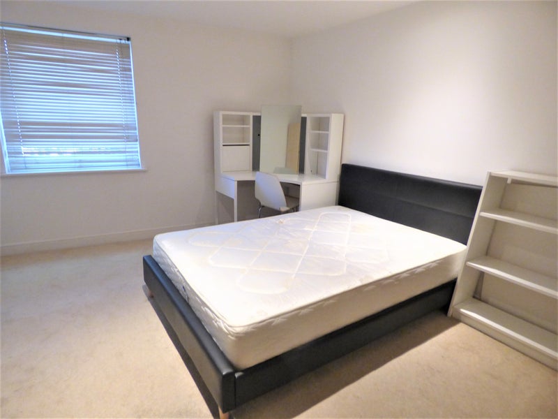 Luxury three bed flat with Terrace and Parking, E1 - student accommodation in Leytonstone - img_1