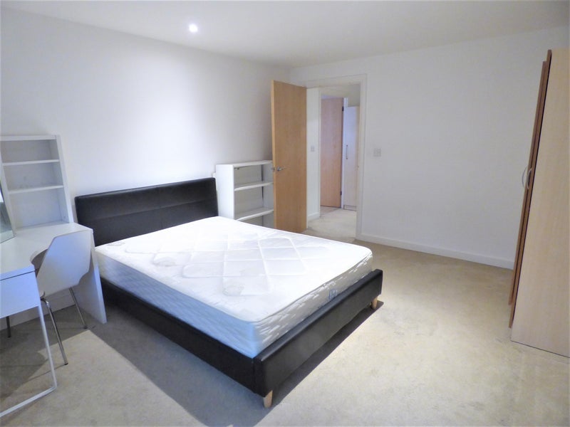 Luxury three bed flat with Terrace and Parking, E1 - student accommodation in Leytonstone - img_5